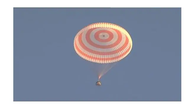 Транспортний модуль з космонавтами успішно приземлився у степах Казахстану