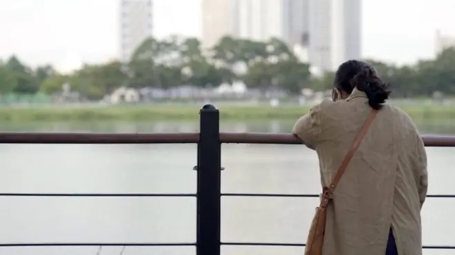 '부모님이 이 세상에 안 계신다는 사실이 아직도 실감이 안나요'