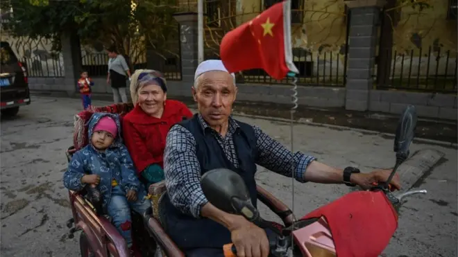 Pemerintah China dituding melakukan sterilisasi paksa terhadap para perempuan etnis Uighur. China menepis tuduhan itu dan menyebutnya tidak berdasar.