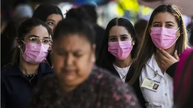 Tras conocerse el primer caso de coronavirus en México, muchos ciudadanos optaron por usar mascarilla para cubrirse nariz y boca por miedo a contagios.