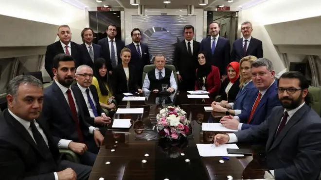 erdoğan uçakta gazetecilerle
