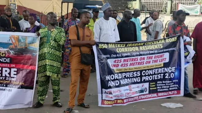 Aworan awọn oluwọde ni iwaju ọfisi Gomina ipinlẹ Oyo