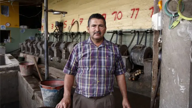 Hasta que dejó de quemar la amalgama en su casa, Luis Norberto Sánchez sentía dolor de cabeza, ganas de vomitar.