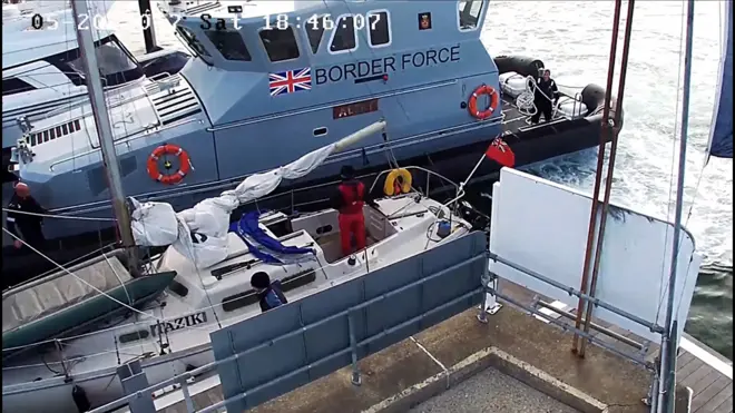 Конфискованный "Тазик" в порту недалеко от Портсмута