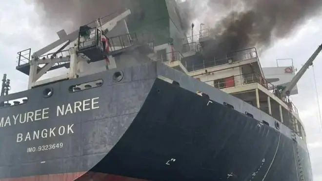brod u plamenu, trgovački brod pogođen u Ormuskom moreuzu