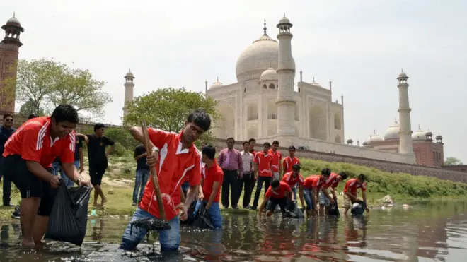 Students help clean up the Yamuna River, a source of pollution said to be damaging the Taj Mahal