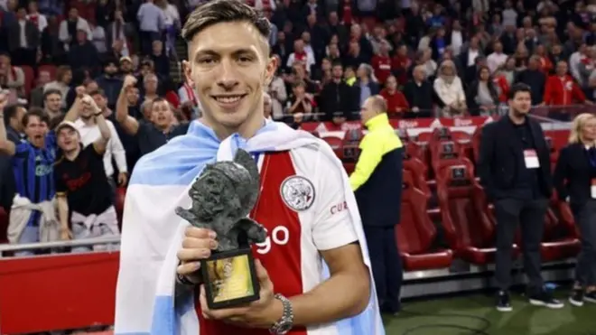 الأرجنتيني ليساندرو مارتينيز