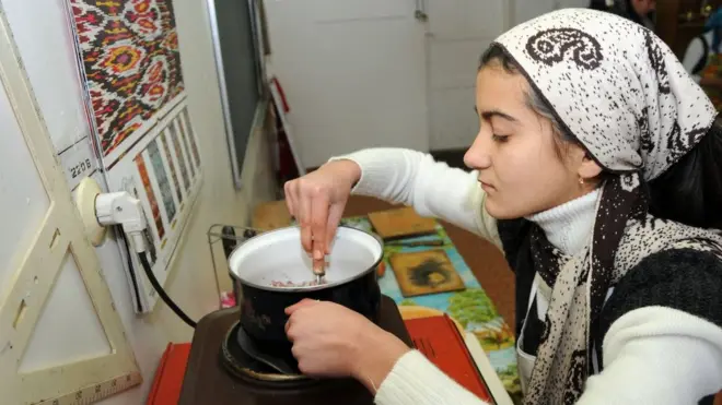 Нередко семьям в Таджикистане приходится экономить даже на еде