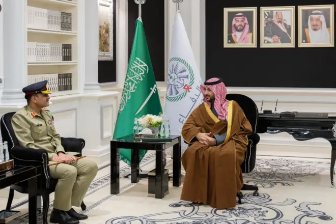 عاصم منیر، خالد بن سلمان بن عبدالعزیز