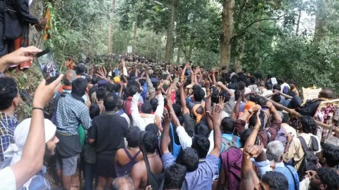 نجح عدد من النساء في دخول المعبد بعد حوالي ثلاثة أشهر من قرار المحكمة العليا بسبب مظاهرات حاشدة ضد دخول النساء