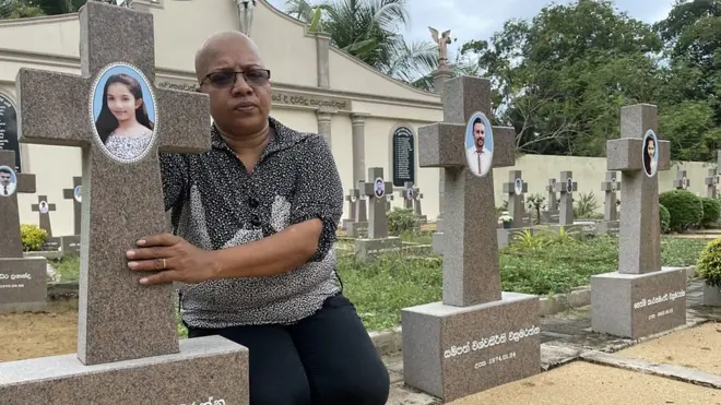 ''නත්තල් දවසට මං හැංගිලා ඉන්නේ''