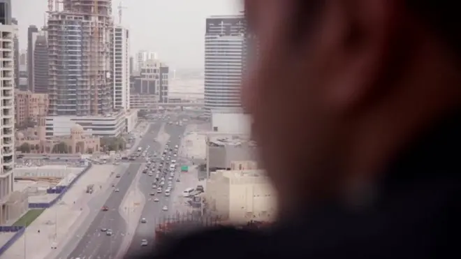 راہل ٹیکس سے متعلق افسران کی جانب سے ہراساں کیے جانے کے بعد اپنی کمپنی کی دیکھ بھال کے لیے سب کچھ چھوڑ چھاڑ کر دوبئی چلے گئے تھے