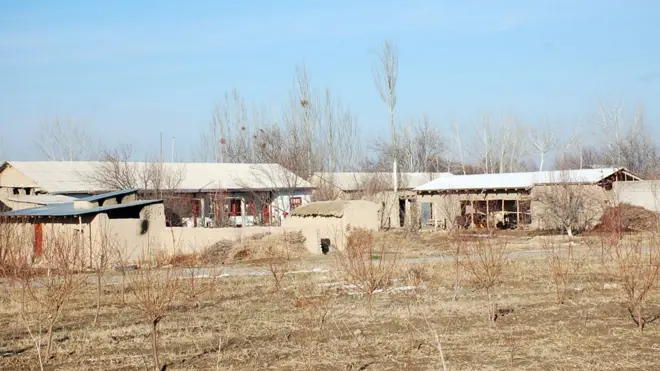 روستای "یختن" در ۲۵۰ کیلومتری شمال شهر دوشنبه، در ناحیه دیواشتیچ ولایت سغد تاجیکستان واقع است
