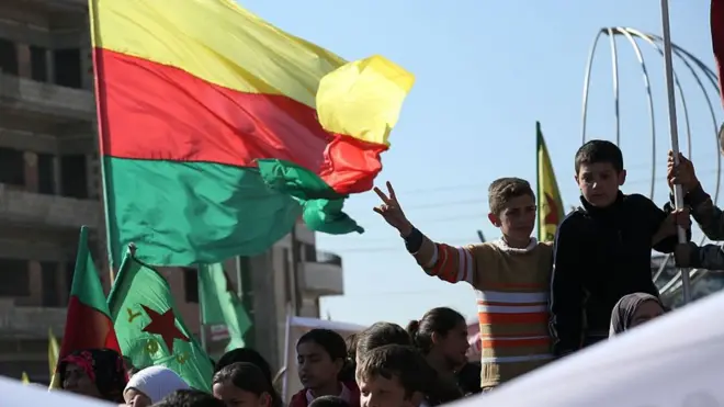 Se calcula que unos dos millones de kurdos sirios viven en Rojava, en el norte del país.