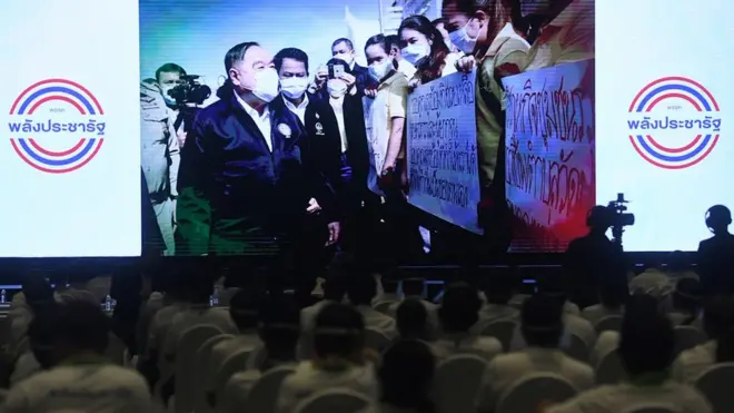 พล.อ.ประวิตร วงศ์สุวรรณ กล่าวกับแกนนำ พปชร. ที่ไปส่งเทียบเชิญเป็นหัวหน้าพรรคเมื่อ 22 มิ.ย. ว่า "ขอให้รักสามัคคี ทำงานให้ดี ห้ามแตกแยก และให้เป็นหนึ่งเดียว"