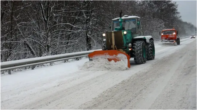 сніг на дорогах