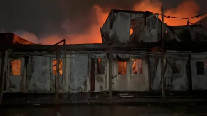 بیمارستان در حال سوختن