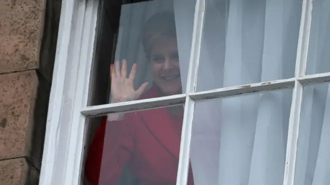 نیکولا استورجن