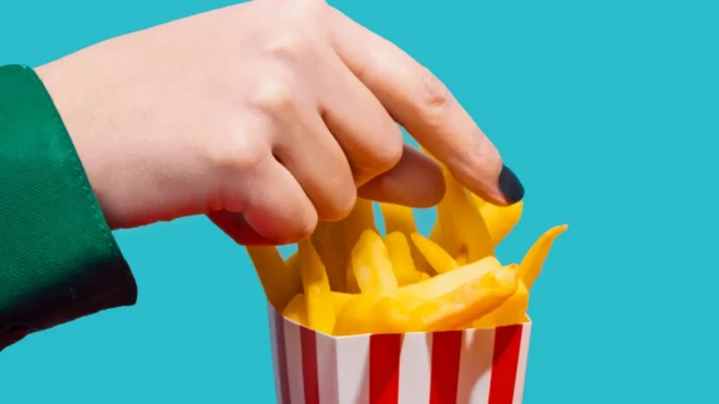 بطاطس مقلية.