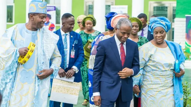 O ni àwọn ise ìrànwọ ti ó ń wọn se fawọn ọ̀dọ́ àti àwọn alaini kò lẹ́gbẹ́.