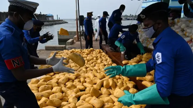 ජාත්යන්තර මුහුදු කලාපය තුළ ද සිය භට කණ්ඩායම් යොදවා නීති විරෝධී මත්ද්රව්ය වෙළෙඳාමට එරෙහි මෙහෙයුම් සිදු කරන බව ශ්රී ලංකා නාවික හමුදාව පවසයි