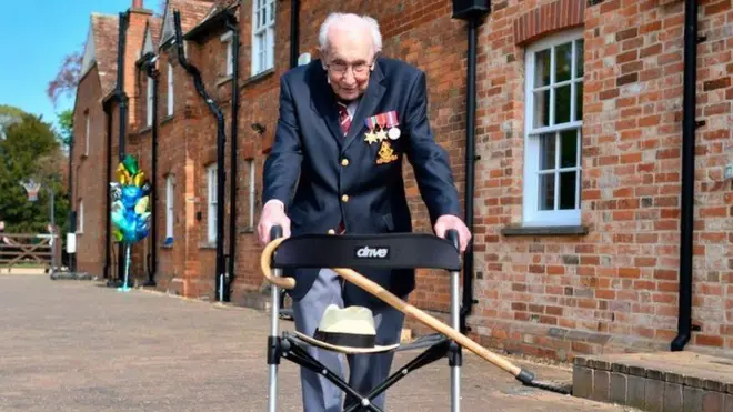 الكابتن السير توم مور