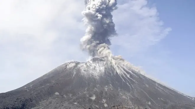 Gunung Anak Krakatau terbentuk 40 tahun setelah erupsi Gunung Krakatau 1883.