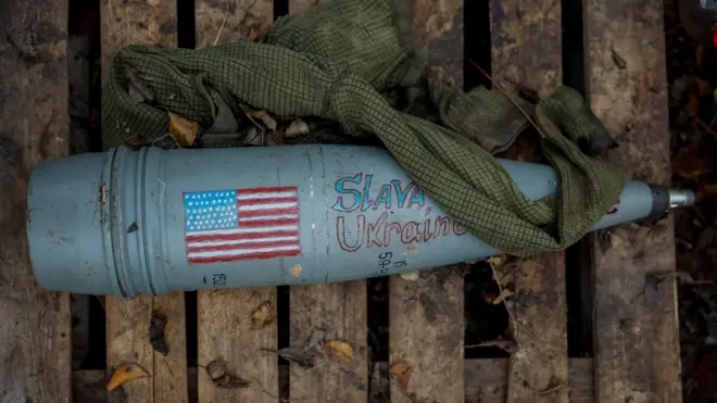 Українським військовим на фронті бракує снарядів