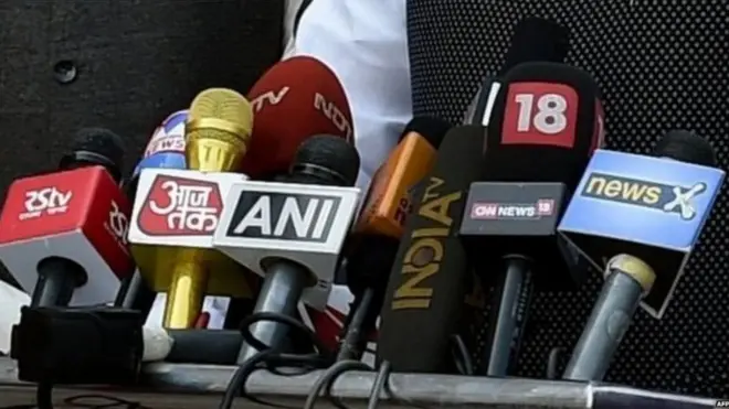 टीवी न्यूज़ चैनलों के आगे क्या सरकार इतनी असहाय है