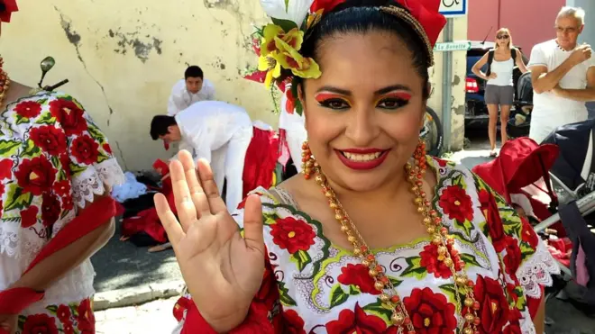 Bailarina mexicana en Barcelonnette