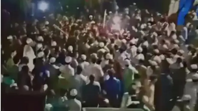 مردان، مشتعل ہجوم