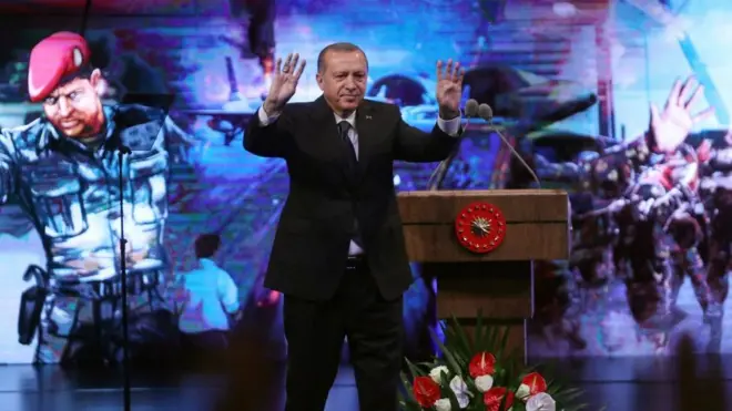 له دندو شړل شويو کسانو د ملي امنیت پر ضد کارونه کول یا یې د ترهګرو ډلو غړیتوب درلود