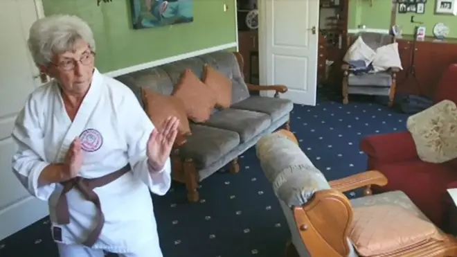 Ede Smith, 'nenek ninja' dari Inggris