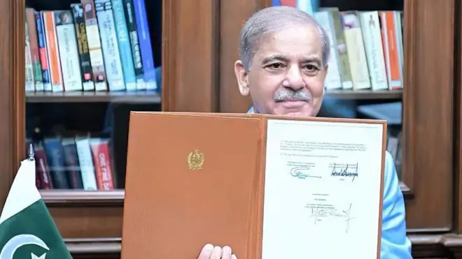 وزیر اعظم پاکستان شہباز شریف