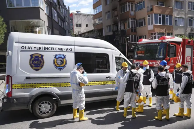 Beşiktaş gece kulübü yangını için olay yerine giden acil müdahale ekipleri