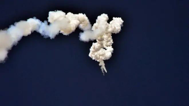 После успешных испытаний баллистической ракеты "Пуккыксон-2" Ким Чен Ын распорядился принять ее на вооружение и начать серийное производство