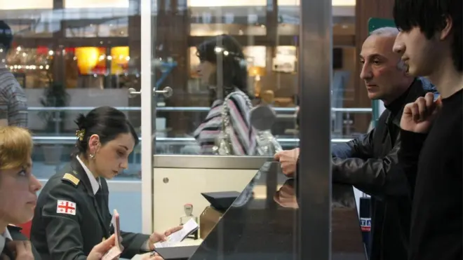 Отмену виз для граждан Грузии теперь предстоит одобрить Совету ЕС