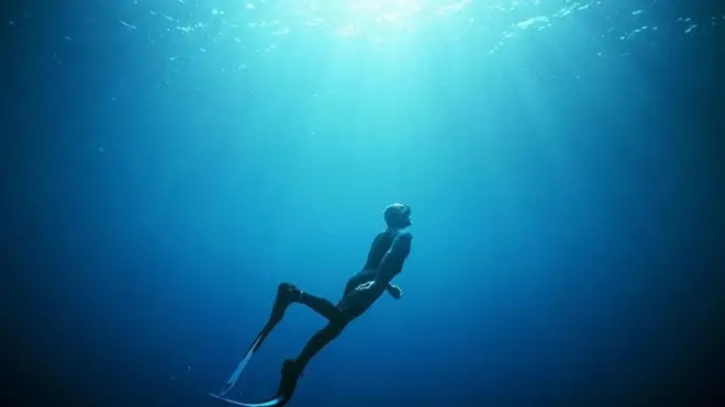 คนดำน้ำใต้ทะเลลึก