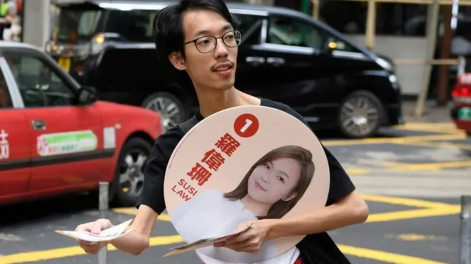 18개 선거구에서 452명의 구의원을 선출한다