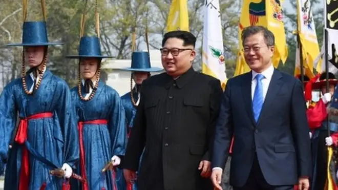 Kim y Moon se encontraron en la frontera.