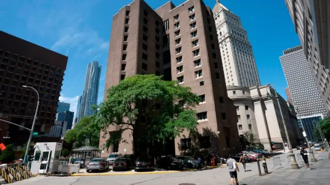 La cárcel está muy cerca de Wall Street.