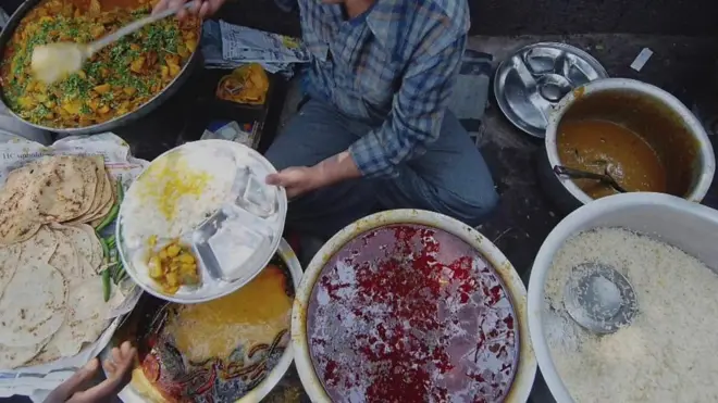 تازہ ترین حکومتی فیملی اینڈ ہیلتھ سروے سے جانیے کہ انڈیا والے کیا کھا پی رہے ہیں