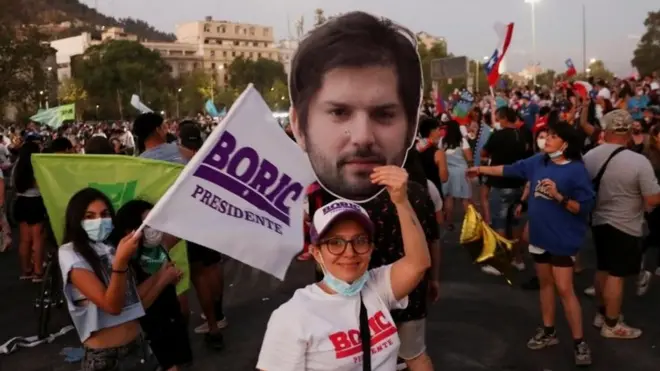 Simpatizanteregras de aposta de futebolBoric comemoraregras de aposta de futebolvitória, neste domingo