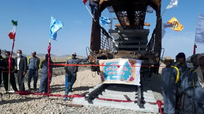 د ایران د ښار جوړولو وزیر محمد اسلامي د ایران تر ټولو دغې اوږدې ریل لارې پرانیسته کړې