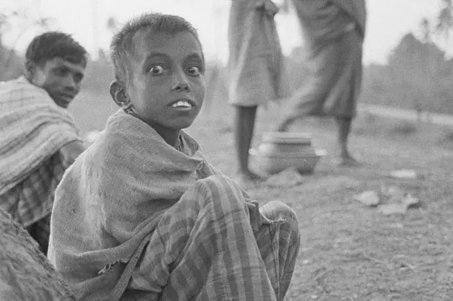 1970 सालच्या त्या चक्रीवादळात दोन ते तीन लाख जण मारले गेले आणि लाखो बेघर झाले. 