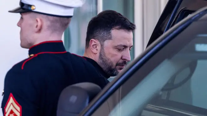 زلنسکی درحال ترک کاخ سفید بعد از فروپاشی گفتگو