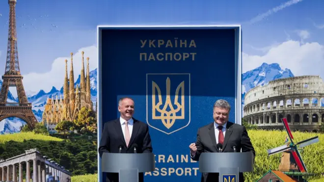 Ukraynanın Slovakiya ilə sərhədində slovakiyalı həmkarı Andrey Kiska ilə görüşəşərək yeni səfər rejiminin ilk gününü qeyd edib.