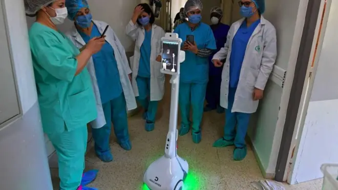 روبوت ينضم لجهود محاربة الوباء في تونس