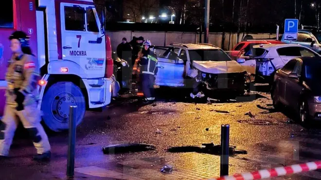 Пошкоджені автівки на вулиці