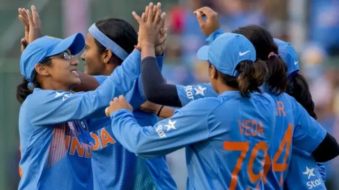 انڈیا کے لیے انوجا پٹیل، جھلاں گوسوامی، شیخا پانڈے، اور پریتی بھوس نے ایک ایک وکٹ حاصل کی جبکہ ایکٹا بھشک نے دو کھلاڑیوں کو آؤٹ کیا
